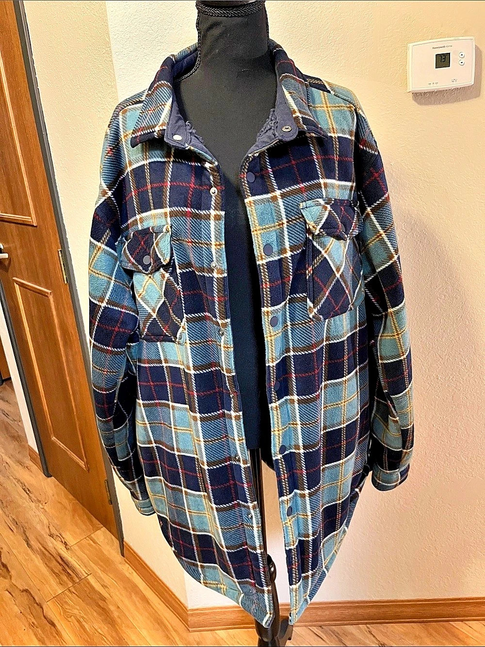 Sherpa Shacked Jacket Plaid Sherpa Jacket in Blue & Green XXL Like New